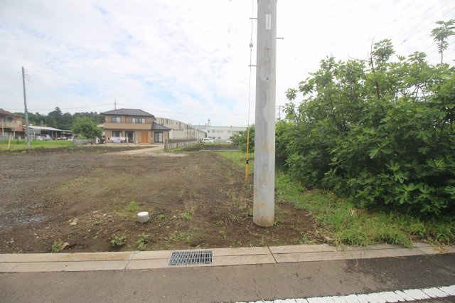 小山市粟宮　全3区画の外観|分譲地南東側との境界部分（2025年6月撮影）