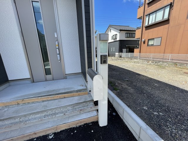 QUIE守山区上志段味第4｜名古屋市の戸建ならホームアップの前面道路含む現地写真|【売主施工例】来客時に便利なモニター付きインターホン
