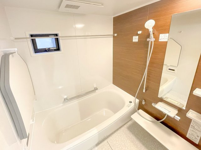 新築分譲［ミラクラス稲毛東］の浴室|【B号棟】
浴槽を断熱材で包みこんだ魔法便のような構造で、お湯の温かさを保ちます