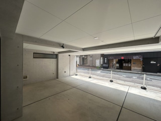 【駐車場】 | 3台駐車可能な大型ビルトインガレージ
2025年4月24日撮影