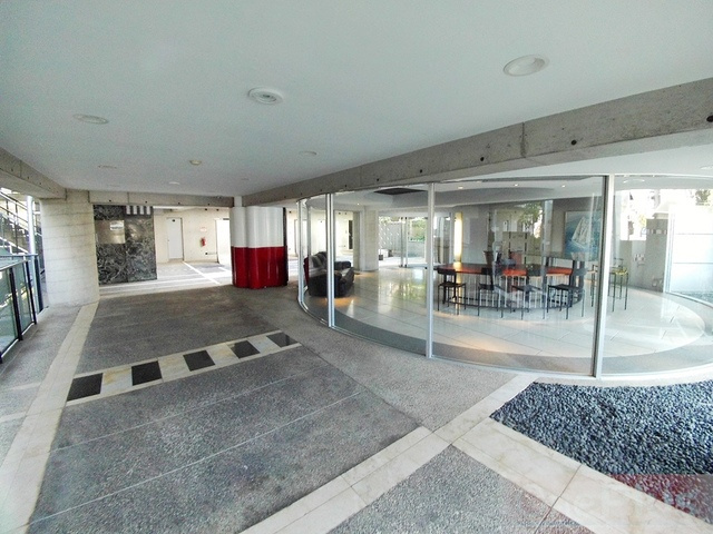 ホープ芦屋のエントランス