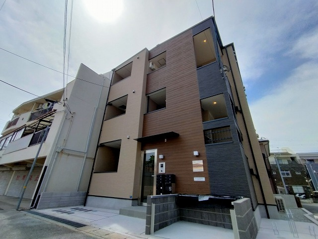 神戸市兵庫区荒田町３丁目のアパートの外観