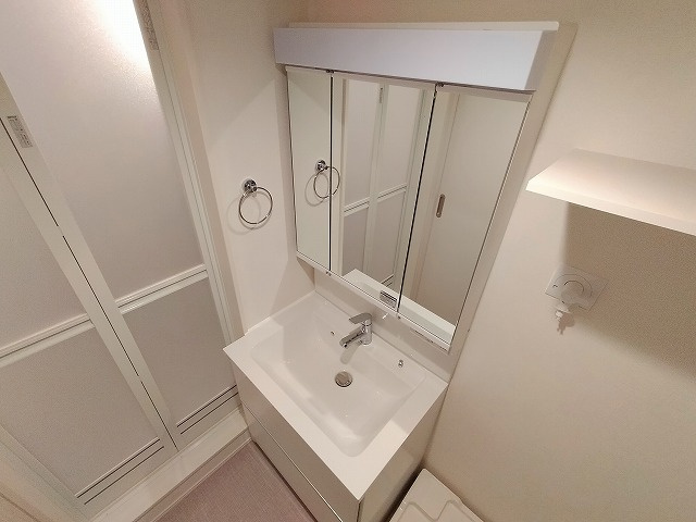 神戸市兵庫区荒田町３丁目のアパートの洗面所