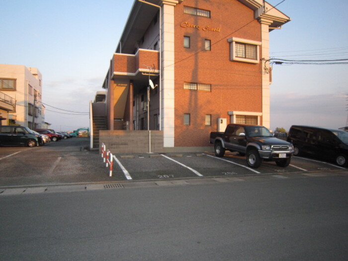 熊本市南区近見９丁目のアパートの駐車場