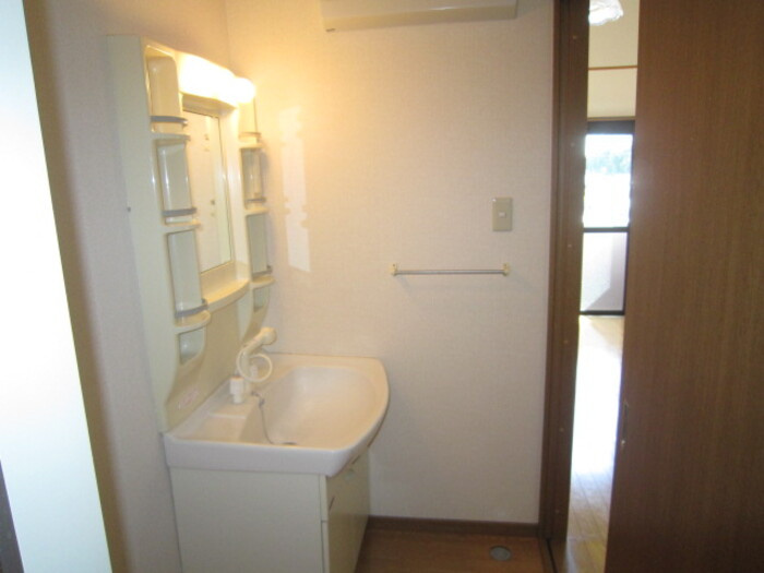熊本市南区近見９丁目のアパートの独立洗面台