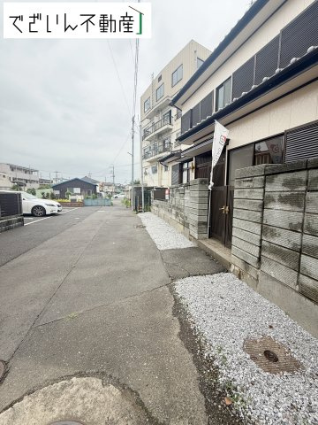 【前面道路含む現地写真】 | 熊谷市本石2丁目　中古住宅   | 現地(2025年7月撮影)