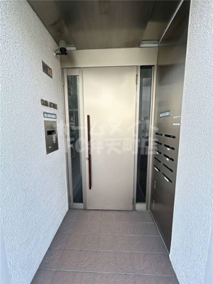 【エントランス】 | カーサアトレ | 清潔なエントランスです