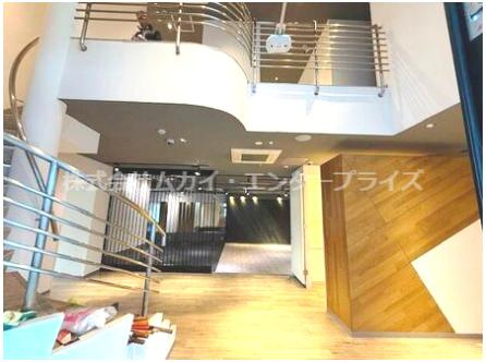 星和アルザビルのロビー