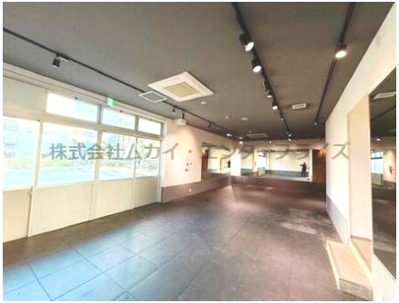 星和アルザビルのロビー