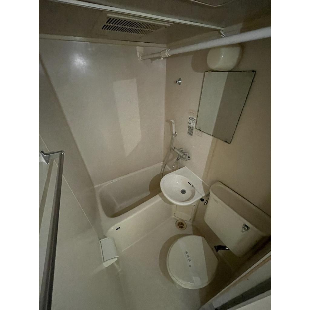 神戸市中央区元町通４丁目のアパートの浴室|風呂