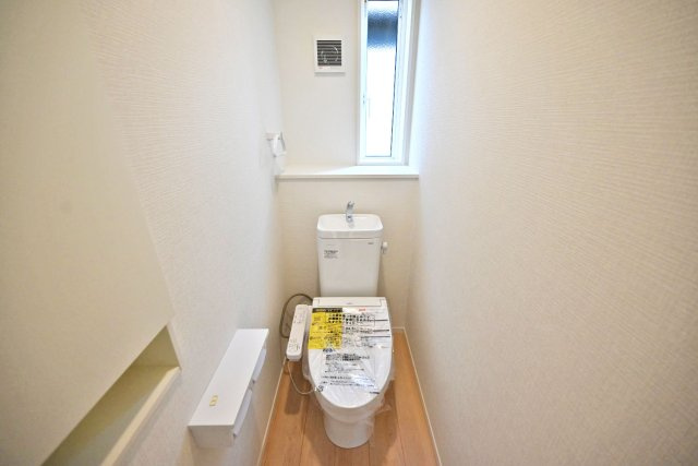 クレイドルガーデン北王子町新築一戸建て全8区画│4LDK+並列駐車2台可のトイレ|1・2階に1か所ずつウォッシュトイレを導入しています。