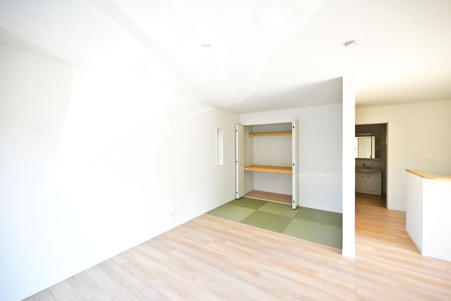 クレイドルガーデン北王子町新築一戸建て全8区画│4LDK+並列駐車2台可のその他|1階LDKには畳コーナーが隣接されています。 帰宅時にちょっと寝転がりたいときや、家事の合間の休憩などの際に便利です。