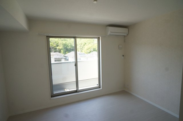 【居間・リビング】 | プルミエール神戸 | ゆったりとしたリビングです