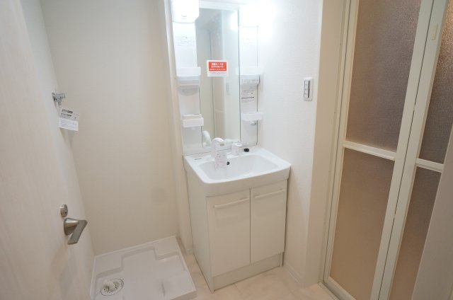 【洗面所】 | プルミエール神戸 | 忙しい朝には欠かせない洗面所です