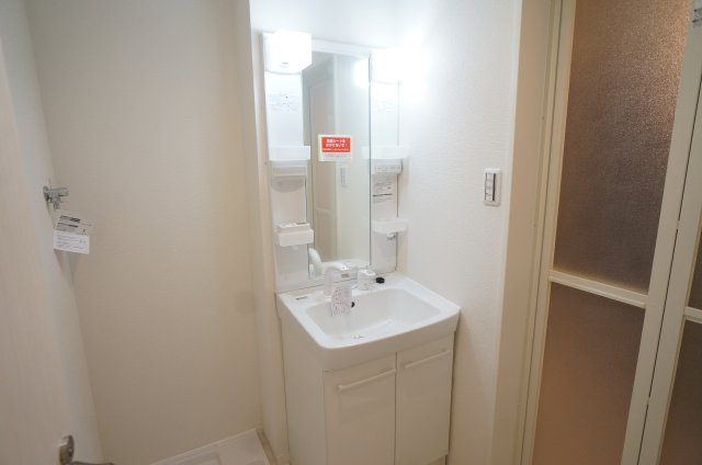 【独立洗面台】 | プルミエール神戸 | 独立洗面台あり、毎朝おしゃれに忙しい女性の方におすすめです