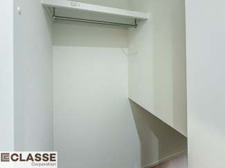 【収納】 | 宇治市宇治矢落　新築戸建 | 空間を有効活用した階段下シューズクロークは、見た目も玄関もスッキリ。