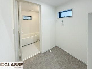 【脱衣所】 | 宇治市宇治矢落　新築戸建 | 使いやすく、清潔感あふれる脱衣スペース