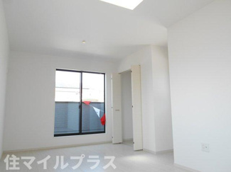 【洋室】 | 郡山市静西1丁目新築一戸建て4棟 | 明るい洋室です
