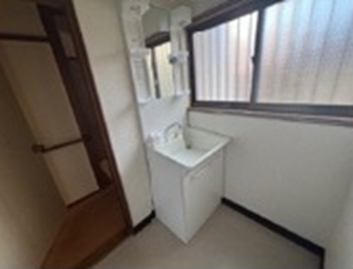 中古戸建　熊谷市本石2-230-7（リフォーム住宅）の独立洗面台