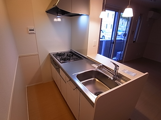 神戸市北区谷上東町のアパートのキッチン|システムキッチン（ガス３口）