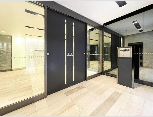 S-RESIDENCE江坂Alegriaのエントランス