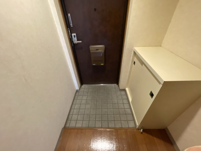 グランドゥール春日の玄関