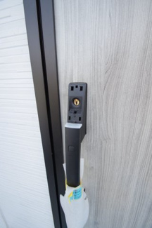 【防犯設備】 | 府中市小柳町4丁目　新築戸建て（全2棟）1号棟　4098万円 | 玄関扉はカードキー対応