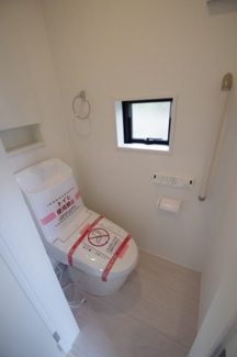 【トイレ】 | 府中市小柳町4丁目　新築戸建て（全2棟）1号棟　4098万円