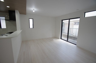 【居間・リビング】 | 府中市小柳町4丁目　新築戸建て（全2棟）1号棟　4098万円 | LDK「16帖