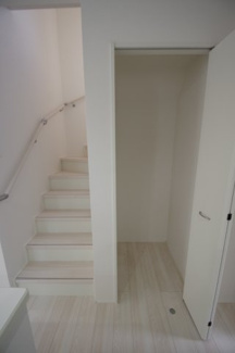 【収納】 | 府中市小柳町4丁目　新築戸建て（全2棟）1号棟　4098万円 | 階段下収納