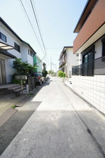 【前面道路含む現地写真】