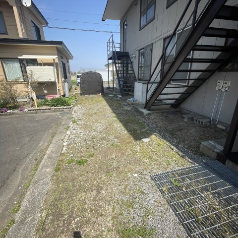 伊部アパートの庭