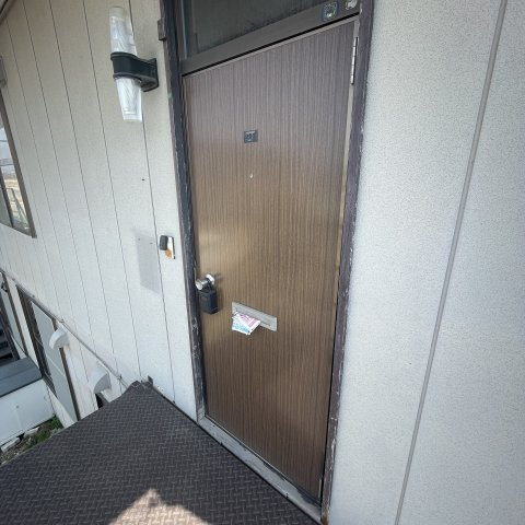 伊部アパートの玄関