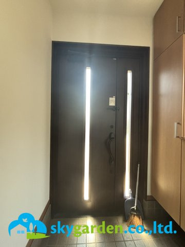 秦野市堀西　中古戸建の玄関