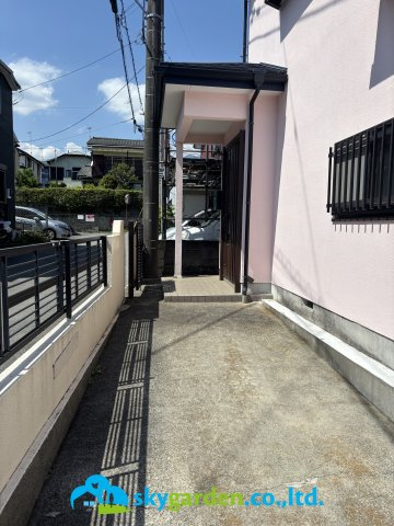 秦野市堀西　中古戸建の駐車場