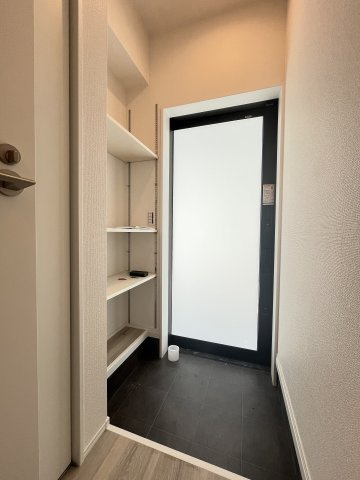 CONTRO　B棟の玄関