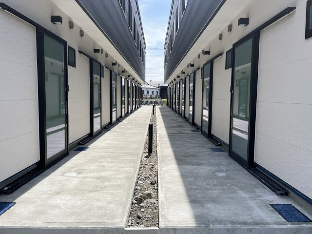 CONTRO　B棟のエントランス