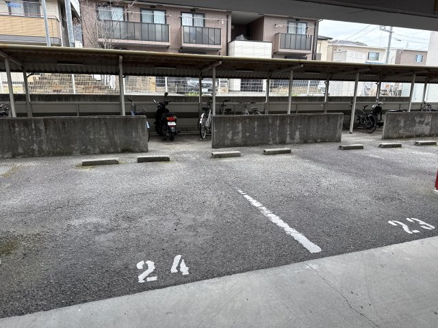 ウイングス北平野の駐車場