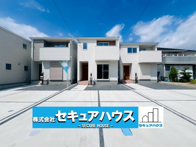 【今からご案内可能】豊明市大久伝町中 全7棟 6号棟 (月々80,000円台～)の外観|■現地外観写真（6号棟）
敷地面積約38坪、建物面積約30坪。
駐車並列2台可能！オプション工事でカーポート設置などいかがでしょうか。その他にも、フェンスなどの「オプション工事」もご提案いたします♪