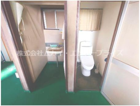 久世郡久御山町佐山善乗坊　貸倉庫のトイレ