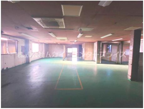 久世郡久御山町佐山善乗坊　貸倉庫の内装