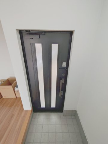 新緑のショコラティエの玄関