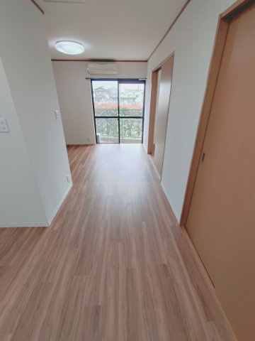 新緑のショコラティエの居間・リビング