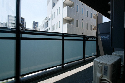 【バルコニー】 | S-RESIDENCE堺筋本町Deux | 外からの目が気にならないバルコニーで洗濯物が干せます