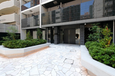 【エントランス】 | S-RESIDENCE堺筋本町Deux | ゆとりのあるエントランスです