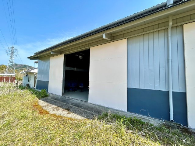 T様溝ノ口倉庫の庭