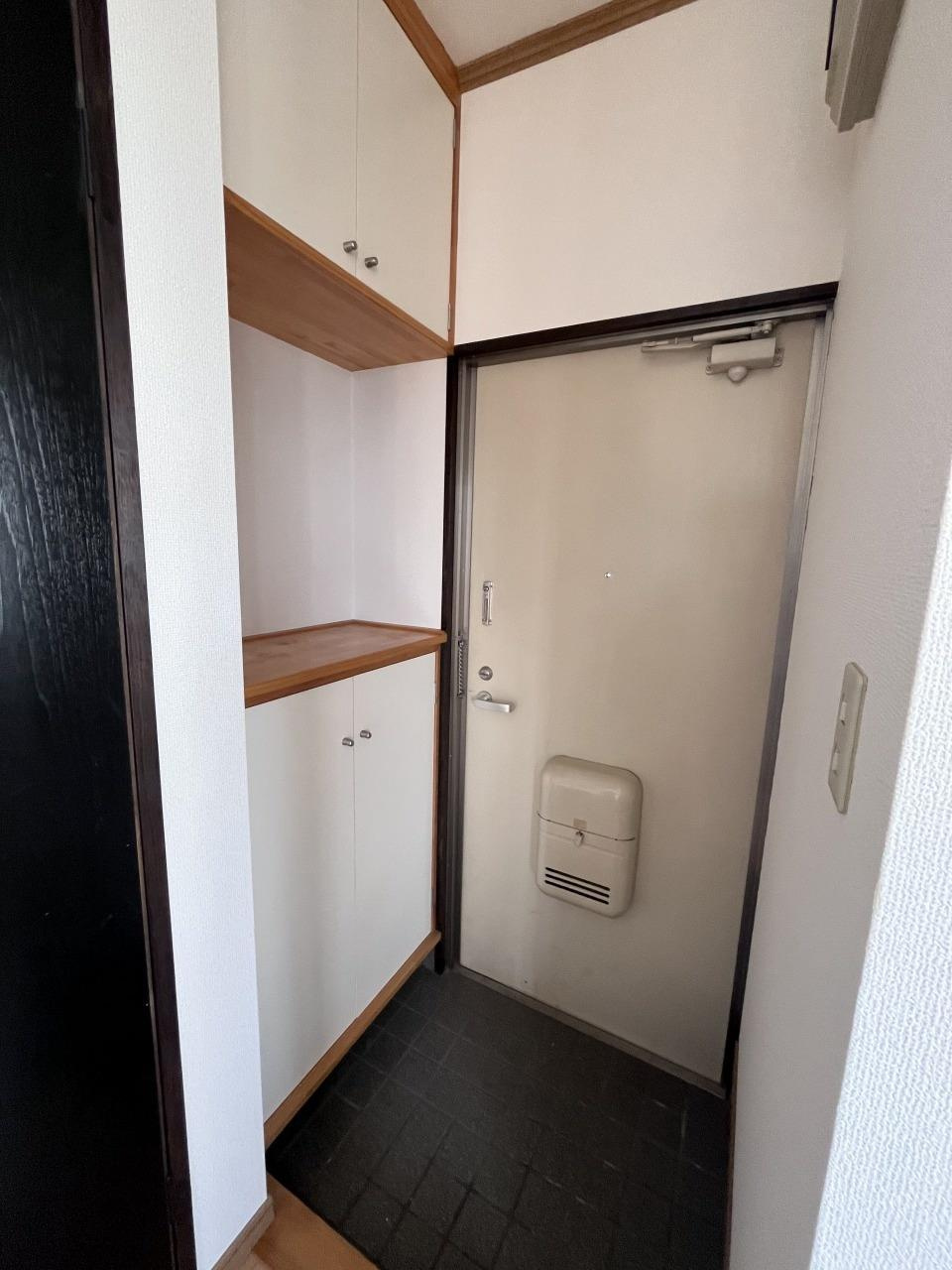 ルナハイツ Part 2の玄関|玄関です。下駄箱もございます。