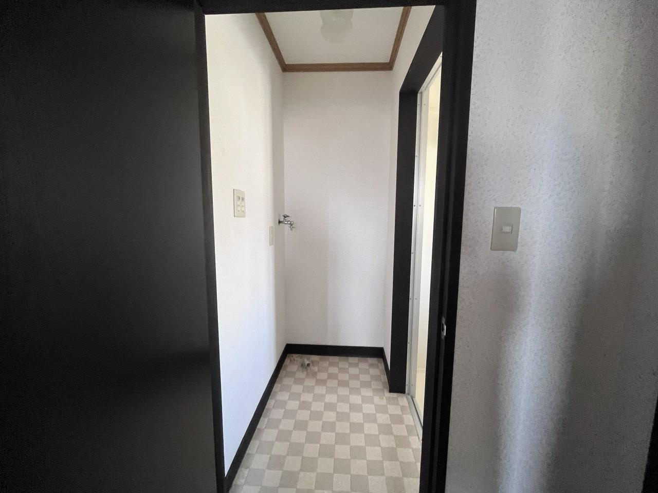 ルナハイツ Part 1のその他|脱衣室です。洗濯機置き場がございます。