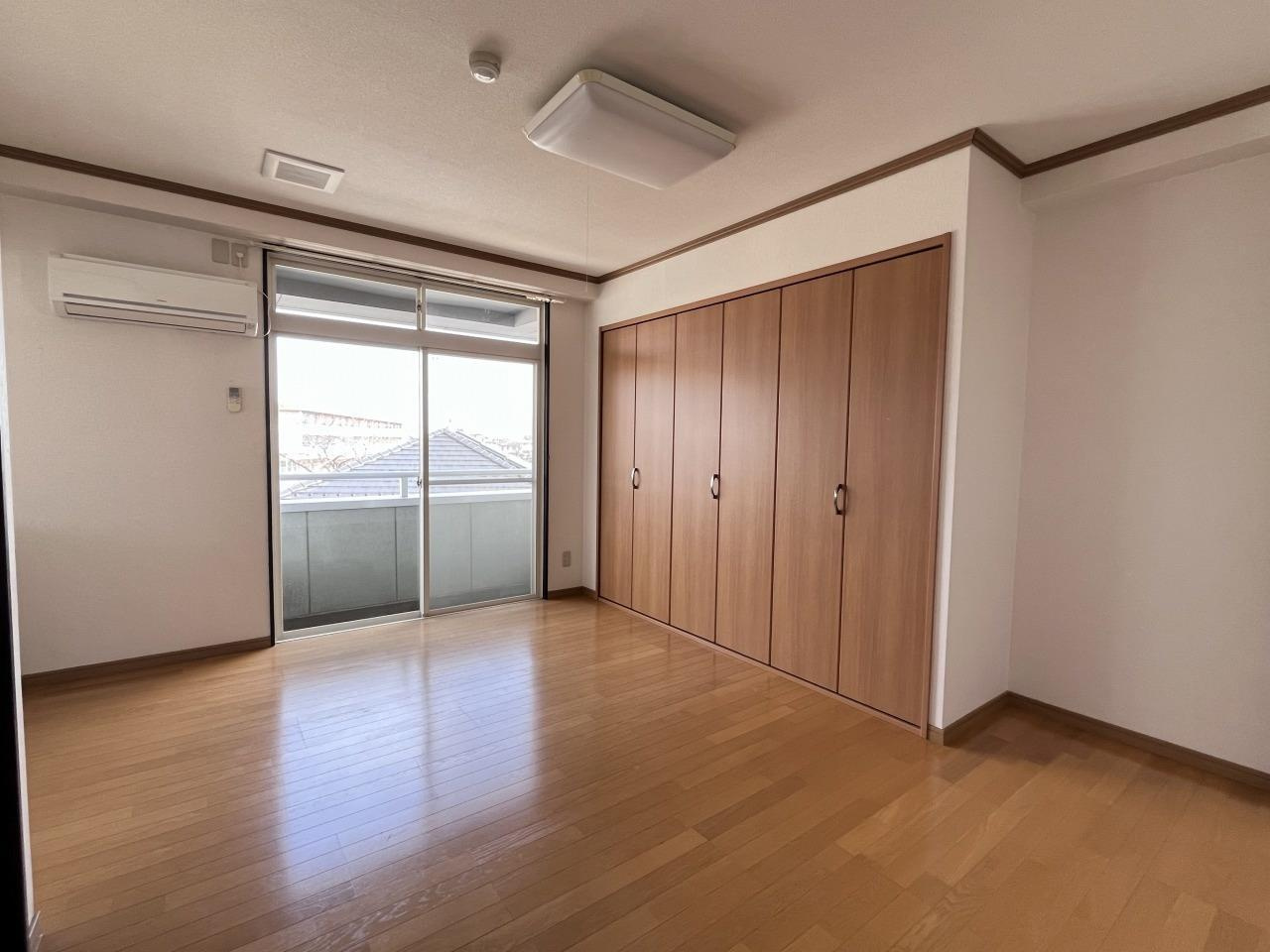 ルナハイツ Part 3の居間・リビング|照明付き