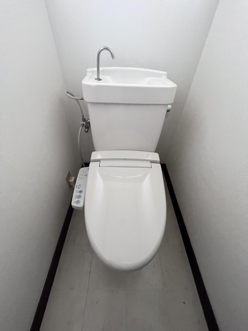 ルナハイツ Part 1のトイレ|ウォシュレットトイレです